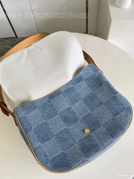 Frstbag ru Montsouris MM VUITTON LOUIS Messenger 0710